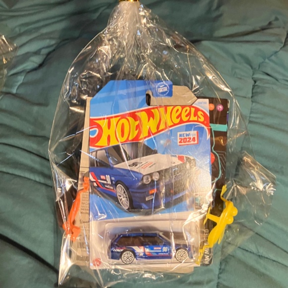 MEMORY LEARNING-LABUBU KEY RING, HOT WHEELS, 2 JUMP FROGS,SLAP BRACELETS&MORE - Picture 4 of 6